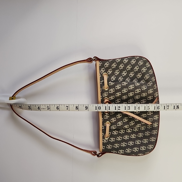 Dooney and Bourke Shoulder Strap purse - Picture 8 of 10